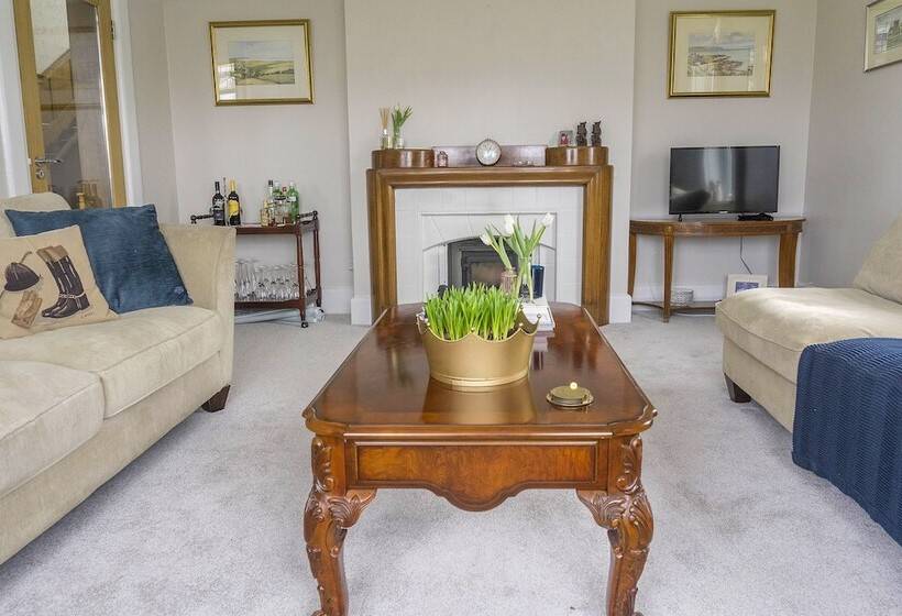 بنسيون Larkhill House