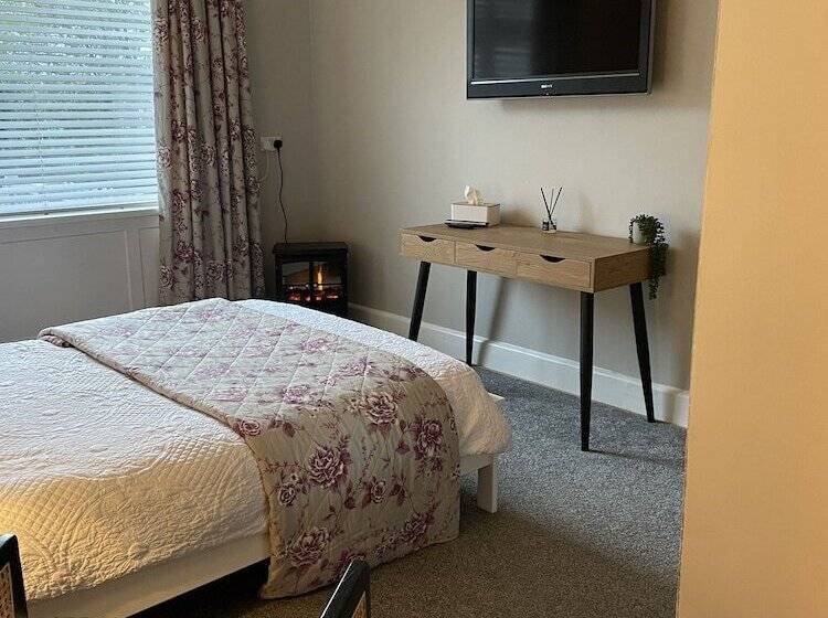 بنسيون Larkhill House