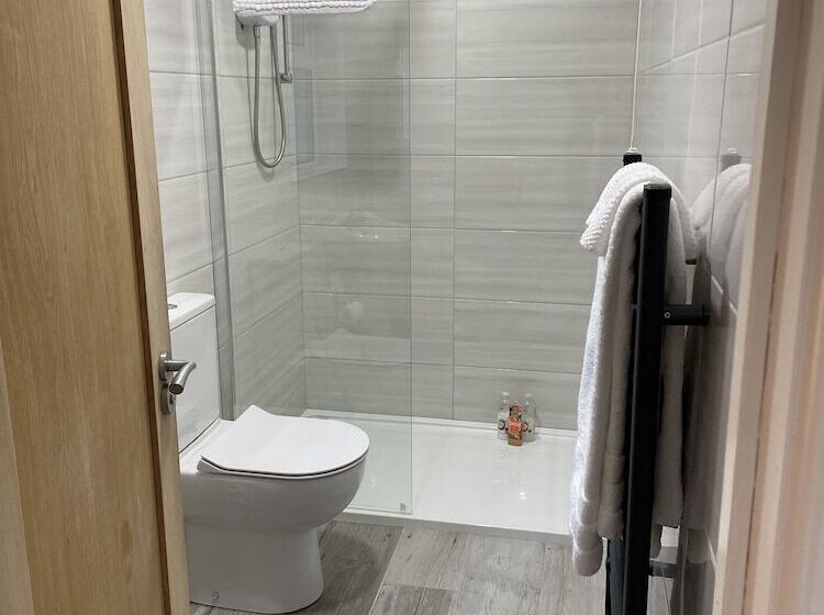 بنسيون Larkhill House