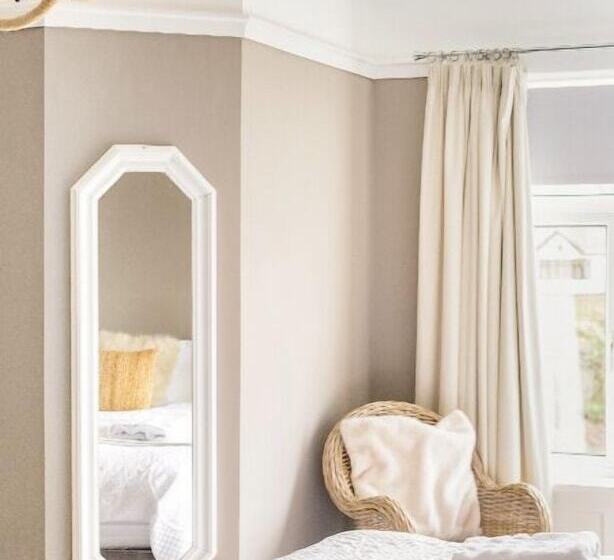 بنسيون Larkhill House