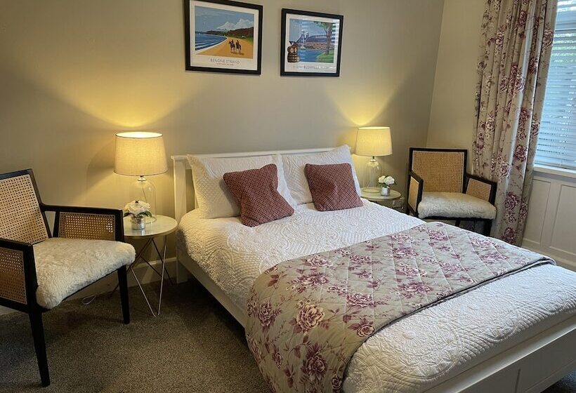 بنسيون Larkhill House