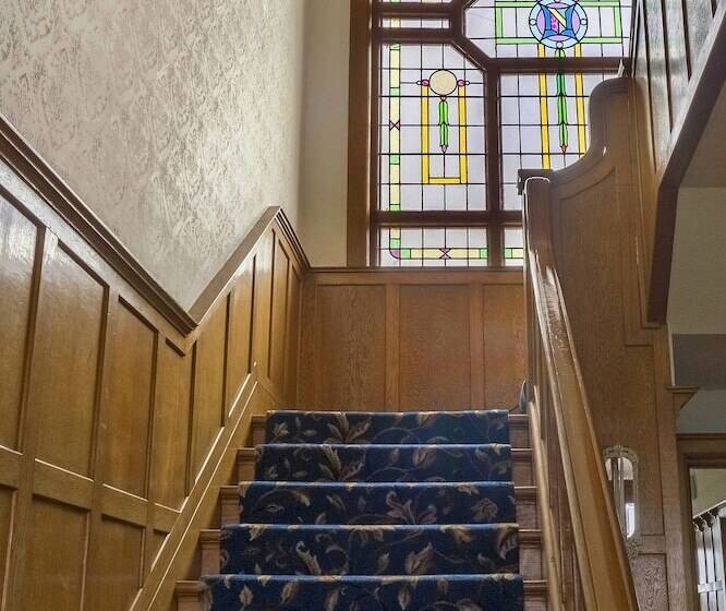 بنسيون Larkhill House