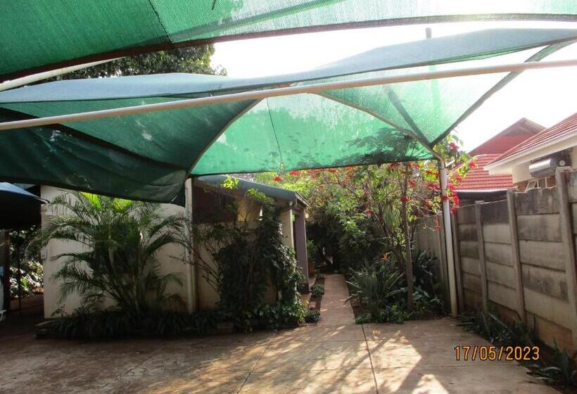 ペンション Lutea Guest House