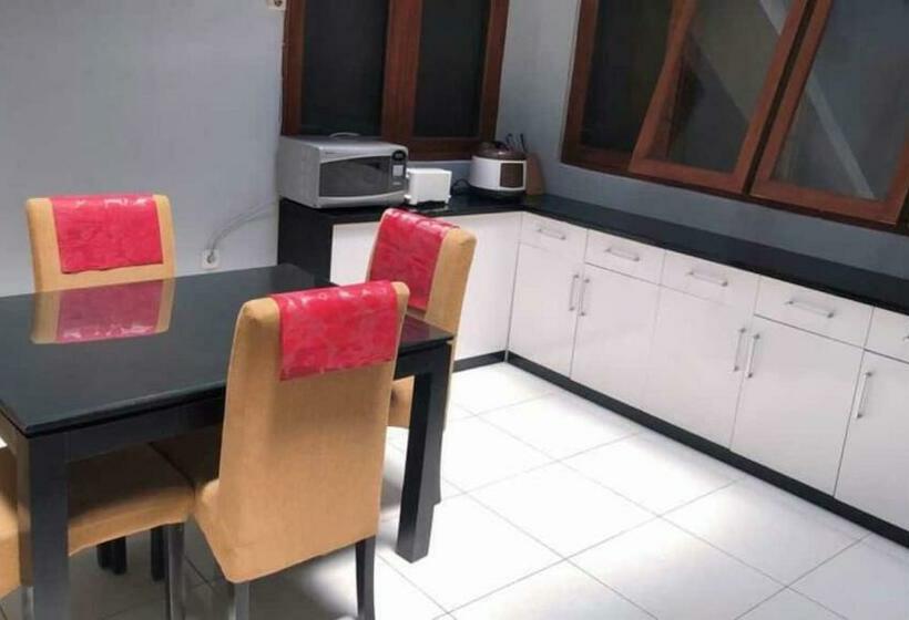 ペンション Pondok Raphael Guesthouse