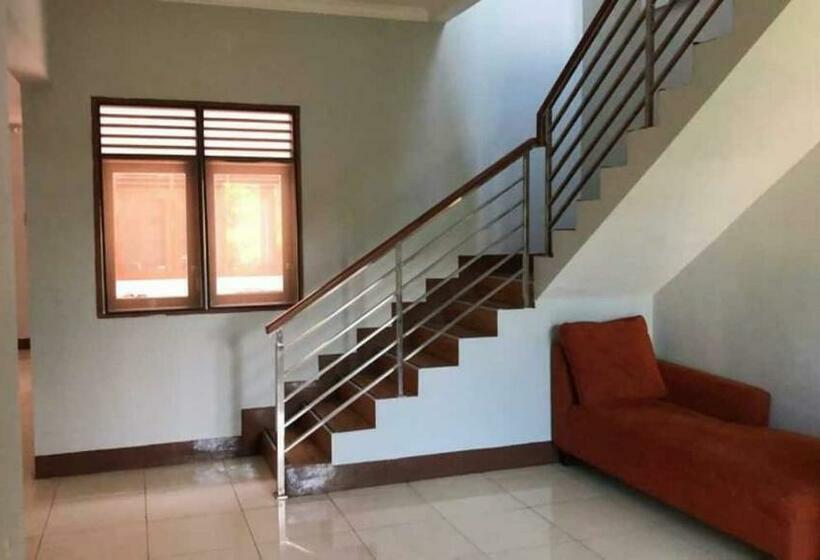 ペンション Pondok Raphael Guesthouse