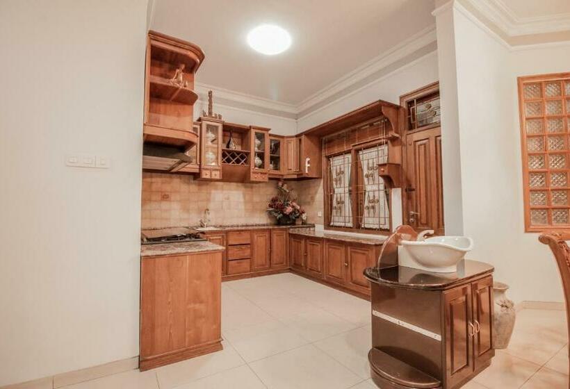 פנסיון Stay Inn Pasteur Bandung, Husein Sastranegara Airport