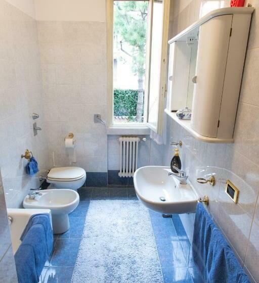 פנסיון Villa Grande Con Stanze, Bagni E Giardino