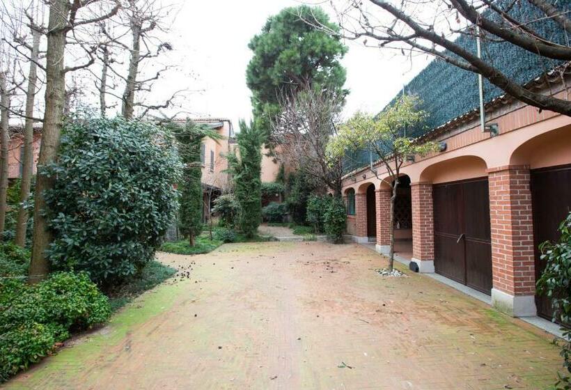 פנסיון Villa Grande Con Stanze, Bagni E Giardino