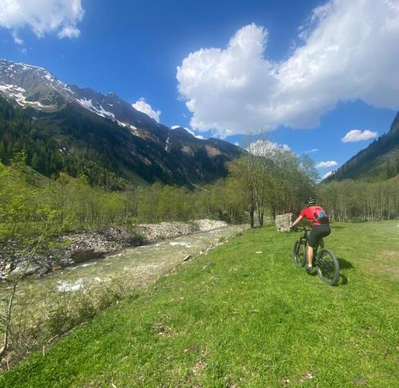 Simple Life Apartments