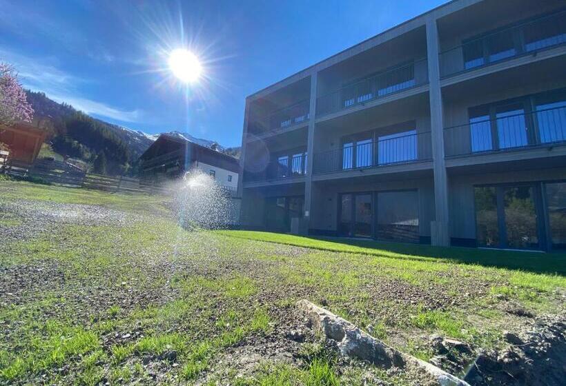 Simple Life Apartments