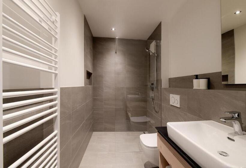 Simple Life Apartments