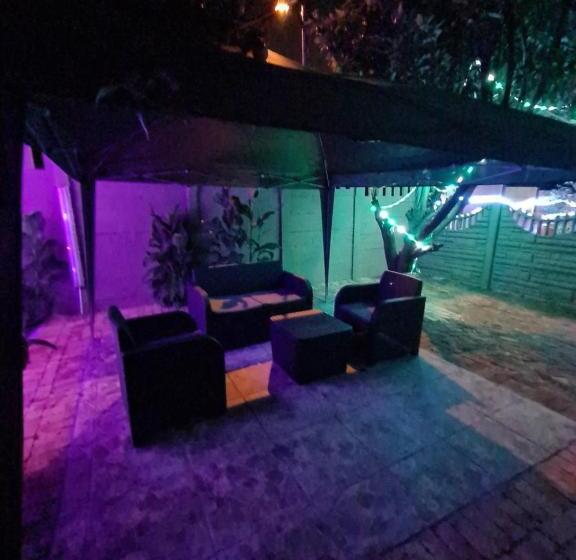 مبيت وإفطار Whitehouse Lodge Benoni