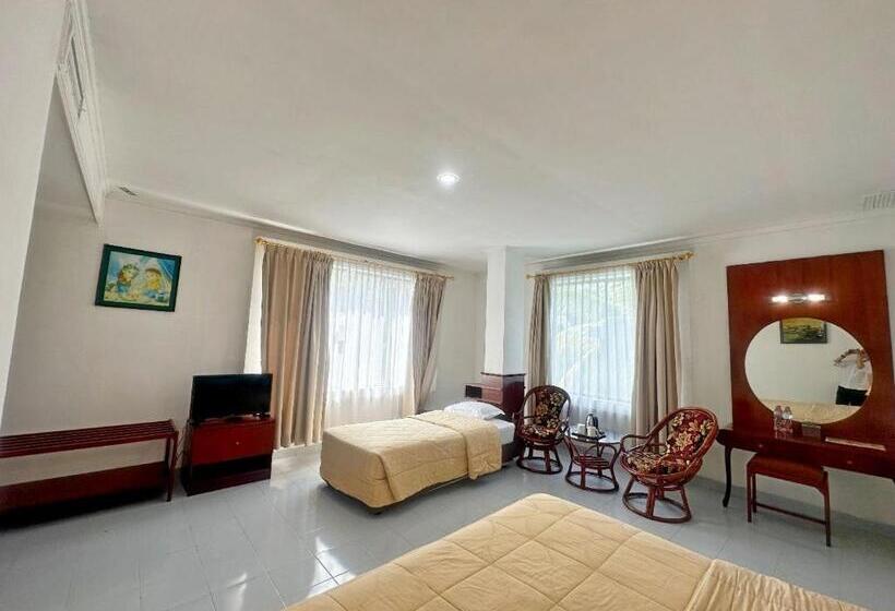 فندق Wisata Indah Sibolga