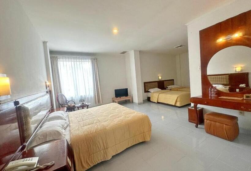 فندق Wisata Indah Sibolga