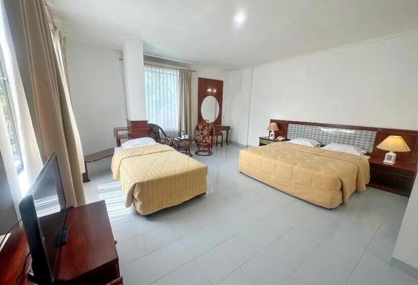 فندق Wisata Indah Sibolga