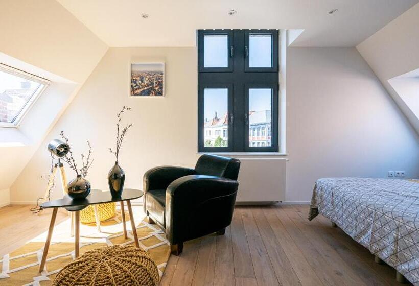 Les Camuches De La Banque