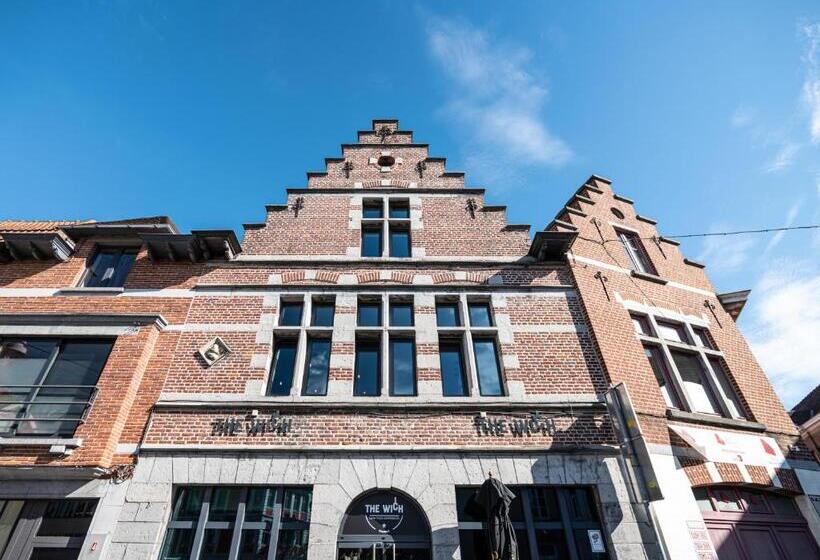 Les Camuches De La Banque