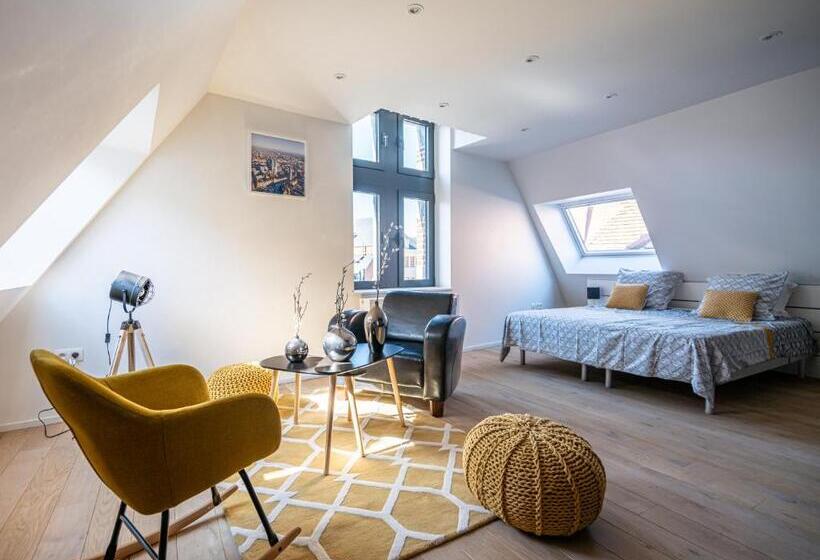 Les Camuches De La Banque