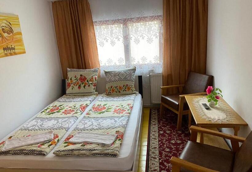 پانسیون Camere De închiriat Floarea Reginei