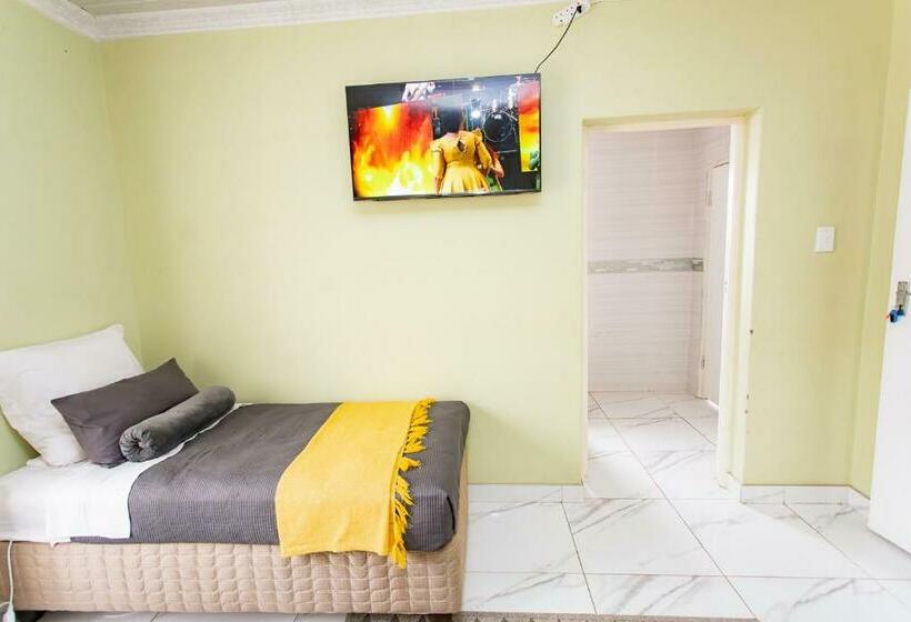 膳宿费 The Hide On Kilburn