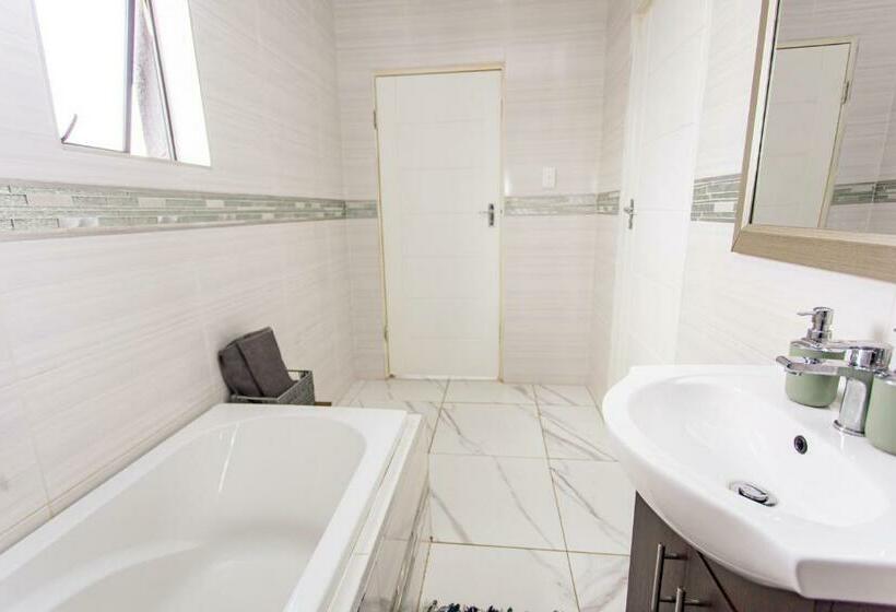 膳宿费 The Hide On Kilburn