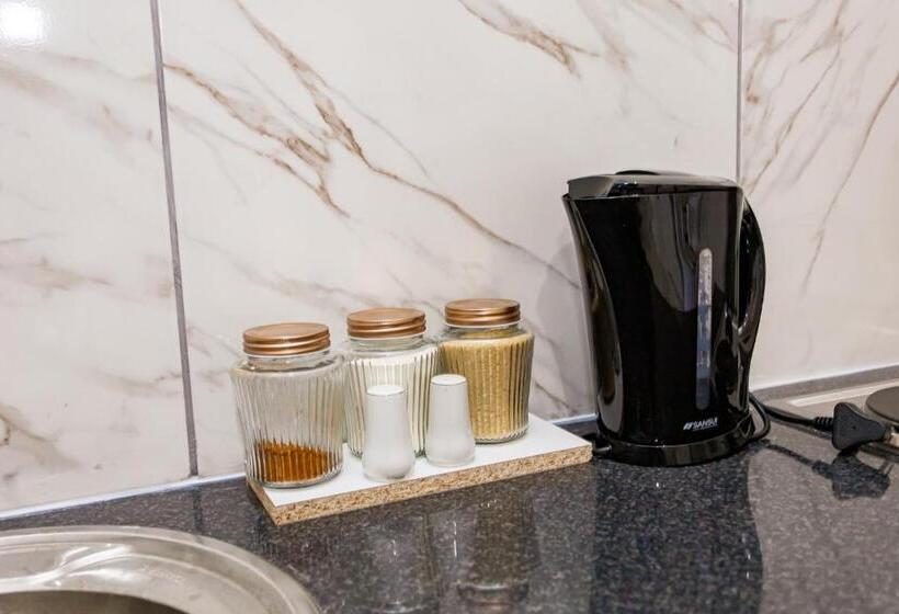 膳宿费 The Hide On Kilburn