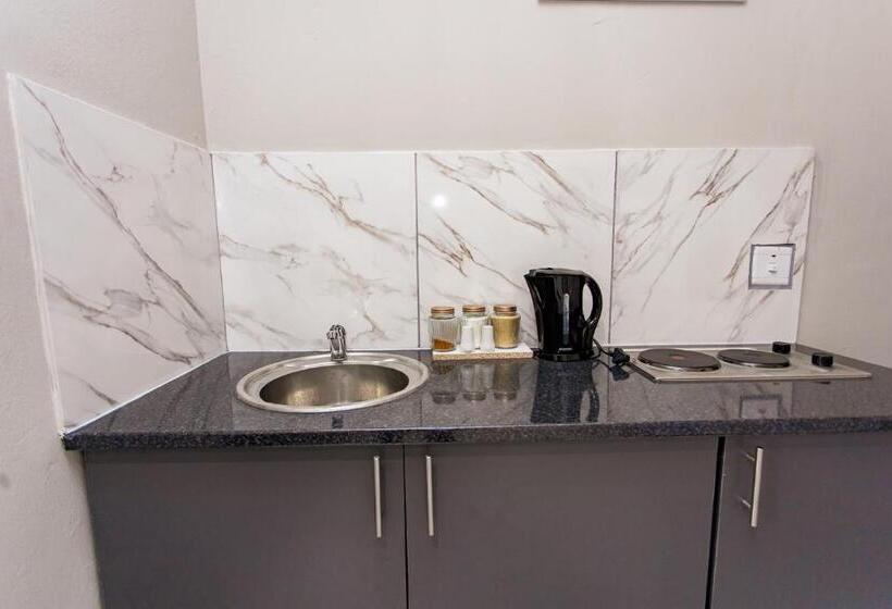 膳宿费 The Hide On Kilburn