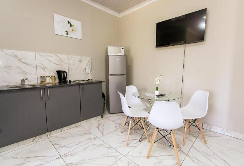 膳宿费 The Hide On Kilburn