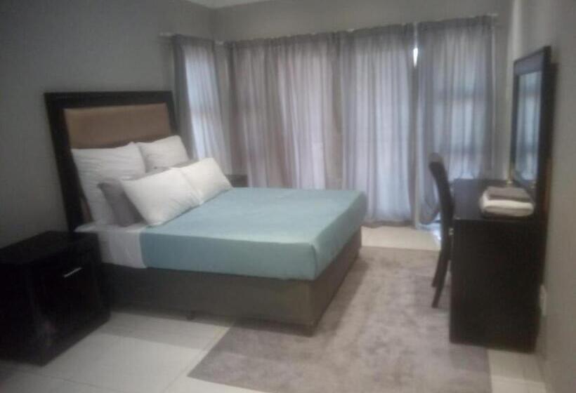 膳宿费 The Hide On Kilburn