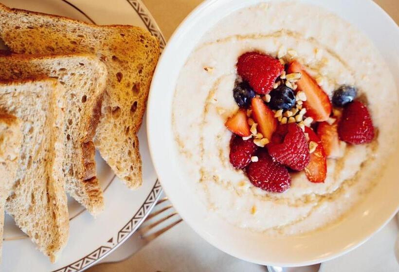 Ross Beach Family Farmhouse B&b