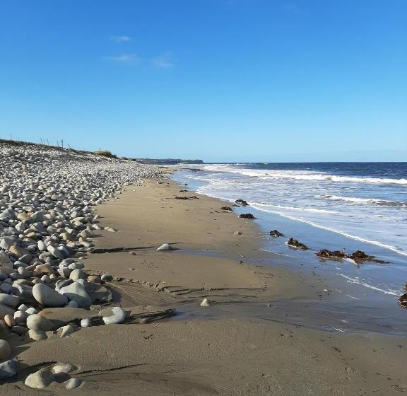 Ross Beach Family Farmhouse B&b