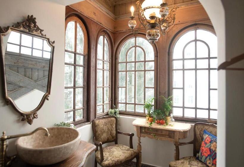 Royal Residence 1901