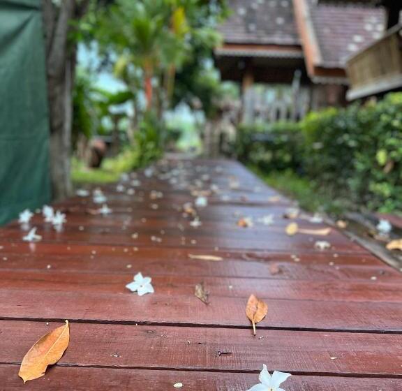 Sirilagoona Home Resort