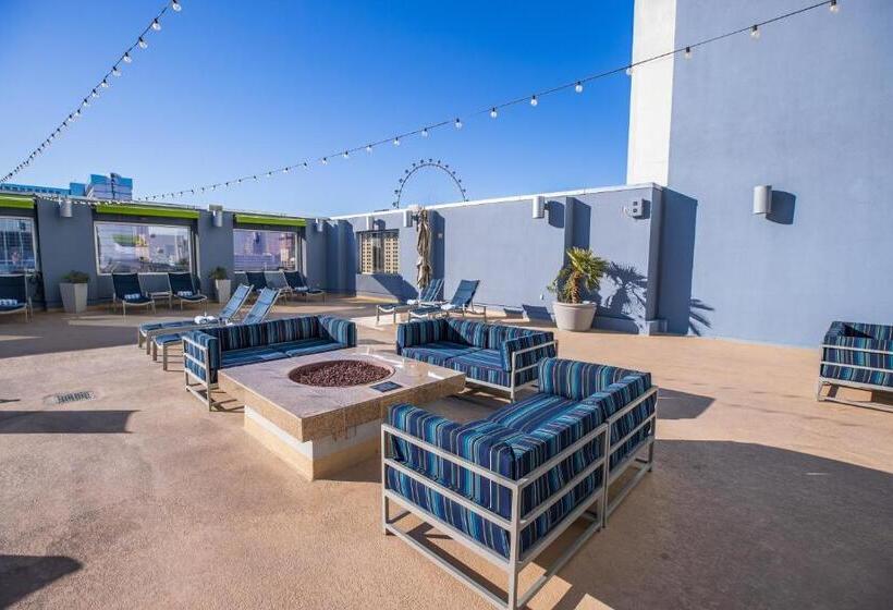 2100 Sqft Penthouse Suite W/ Strip Views! Pool Gym