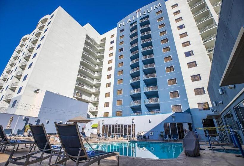 2100 Sqft Penthouse Suite W/ Strip Views! Pool Gym