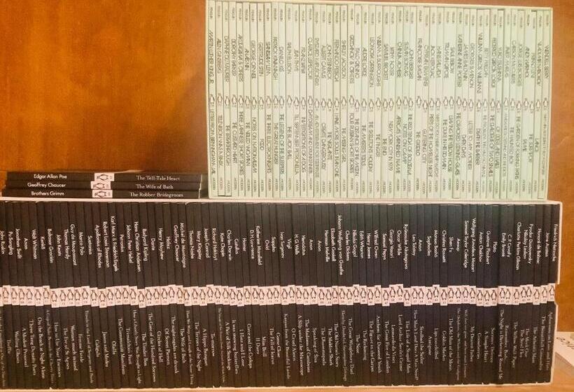 تختخواب و صبحانه Bookstor