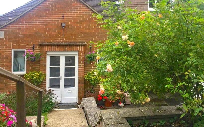 צימר Healing Waters Sanctuary For Exclusive Private Hire And Self Catering Board, Vegetarian, Alcohol & W