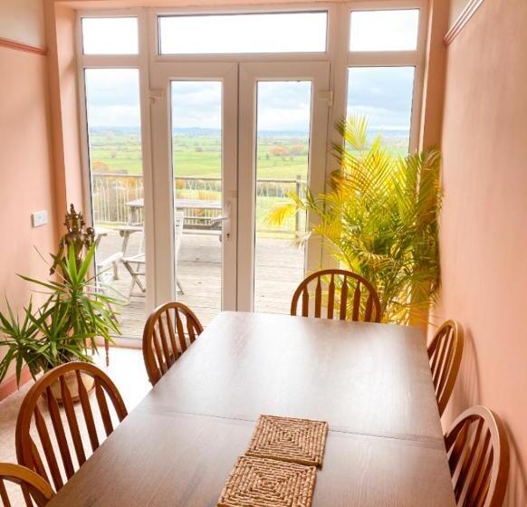 צימר Healing Waters Sanctuary For Exclusive Private Hire And Self Catering Board, Vegetarian, Alcohol & W