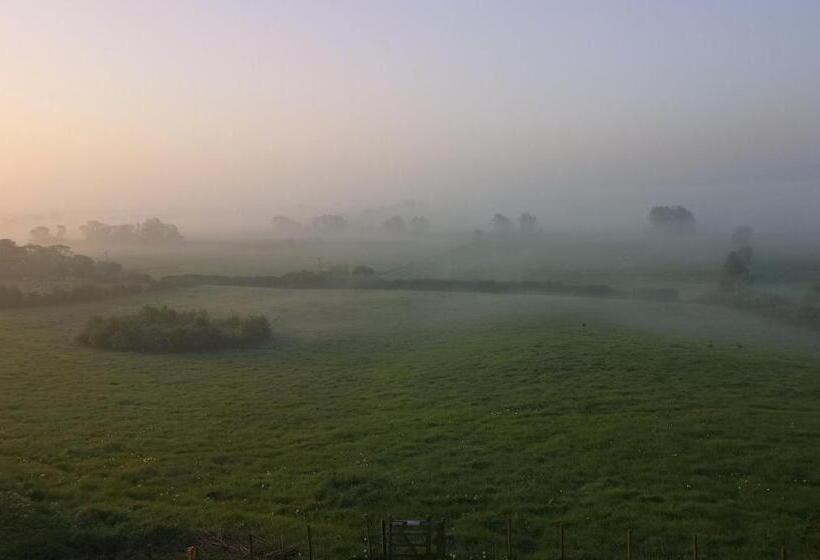 צימר Healing Waters Sanctuary For Exclusive Private Hire And Self Catering Board, Vegetarian, Alcohol & W