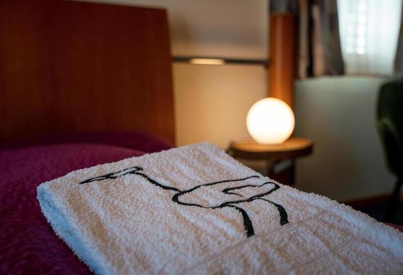 צימר Kulinarik & Geniesser Hôtel Strauss