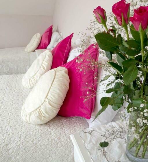 צימר Healing Waters Sanctuary For Exclusive Private Hire And Self Catering Board, Vegetarian, Alcohol & W