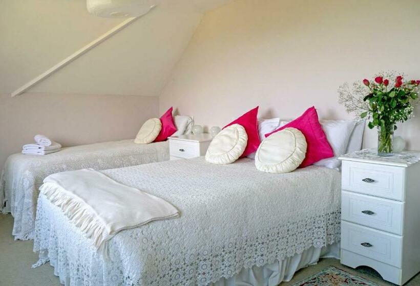 צימר Healing Waters Sanctuary For Exclusive Private Hire And Self Catering Board, Vegetarian, Alcohol & W