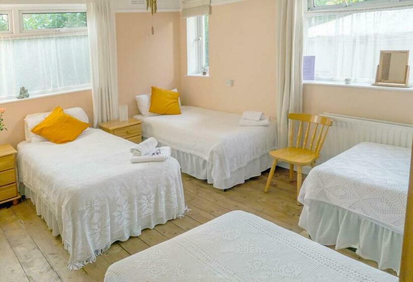 צימר Healing Waters Sanctuary For Exclusive Private Hire And Self Catering Board, Vegetarian, Alcohol & W