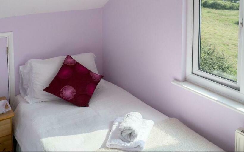 צימר Healing Waters Sanctuary For Exclusive Private Hire And Self Catering Board, Vegetarian, Alcohol & W