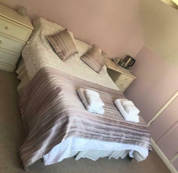 צימר Healing Waters Sanctuary For Exclusive Private Hire And Self Catering Board, Vegetarian, Alcohol & W