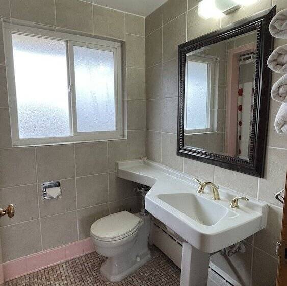 בית מלון כפרי American Inn