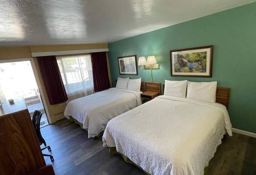 בית מלון כפרי American Inn