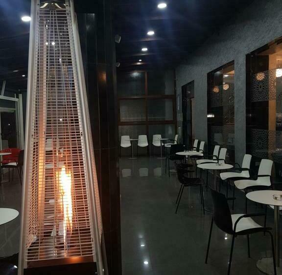 Отель Zellaka Hôtel & Café