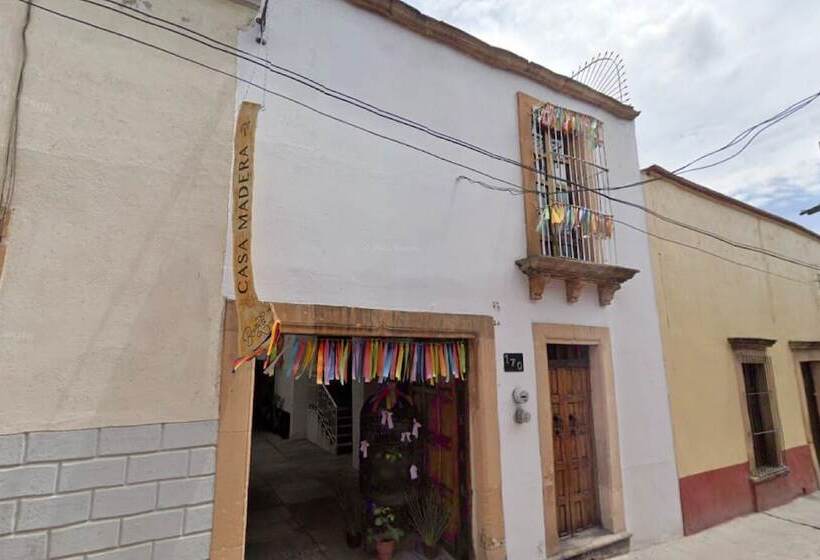 بنسيون Casa Madera