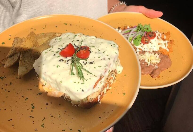 بنسيون Casa Madera